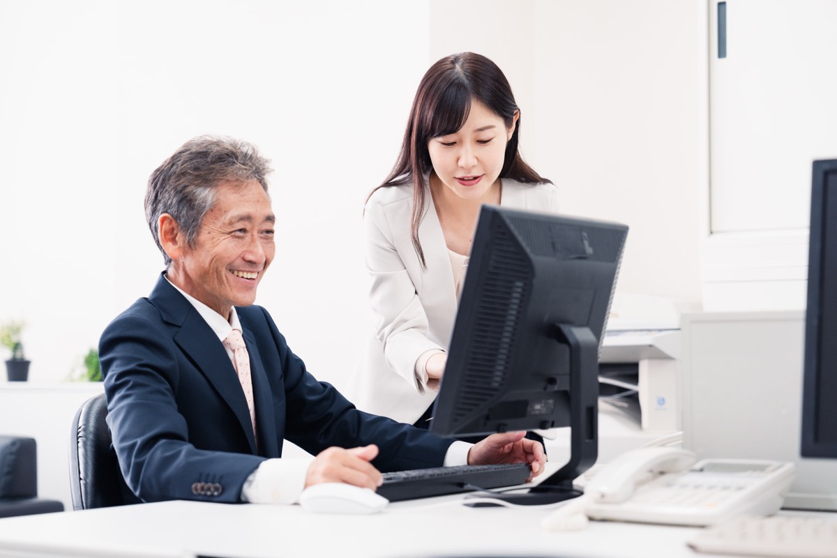 嫌われる勇気の要約でいう横の関係。上司に相談する部下